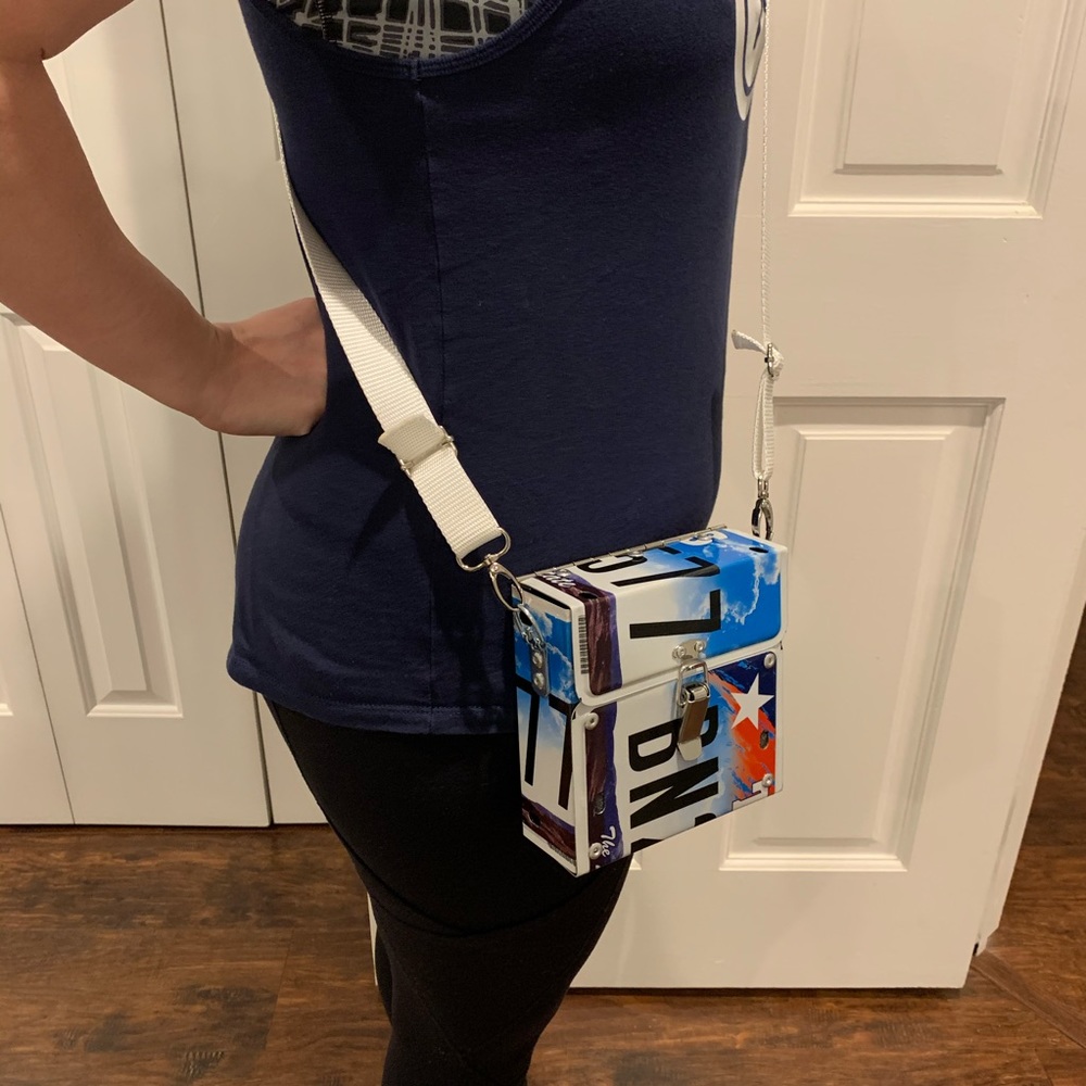 Handmade License Plate Crossbody Bag - Picture 8 of 8